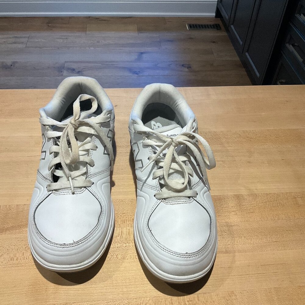 WHITE NEW BALANCE Shoes